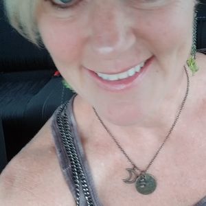 Meet your Posher, Jency